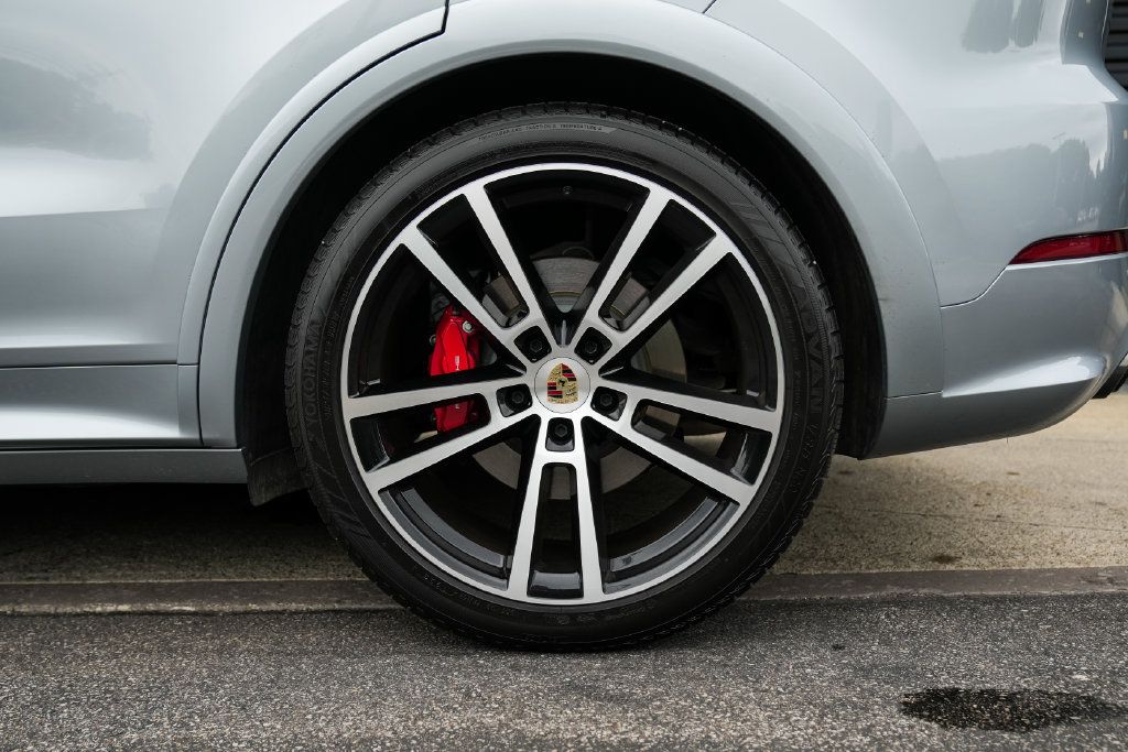 Certified 2024 Porsche Cayenne S AWD/4WD image 12