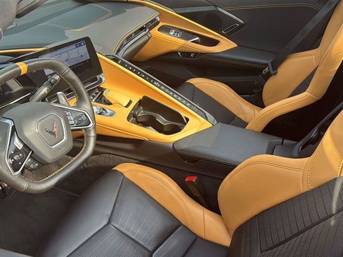 Used 2023 Chevrolet Corvette Stingray Preferred Conv w/ Z51 Performance Package RWD image 2