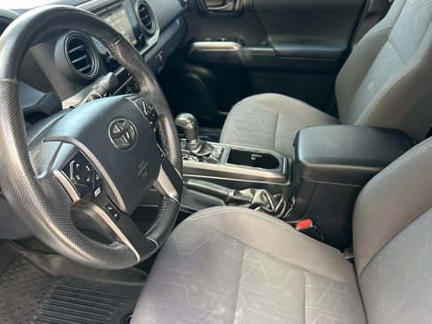 Used 2019 Toyota Tacoma TRD Off-Road w/ Technology Package AWD/4WD image 21