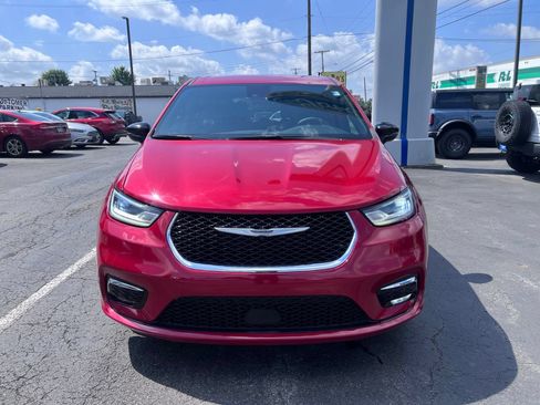 Used 2025 Chrysler Pacifica Select FWD image 2