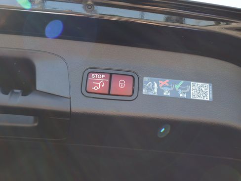 Certified 2025 Mercedes-Benz GLS 450 4MATIC image 25