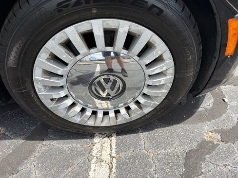 Used 2013 Volkswagen Beetle 2.5 FWD image 17