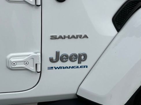 Used 2023 Jeep Wrangler Unlimited Sahara w/ Cold Weather Group AWD/4WD image 7