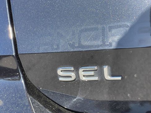 Used 2022 Volkswagen Taos SEL image 9