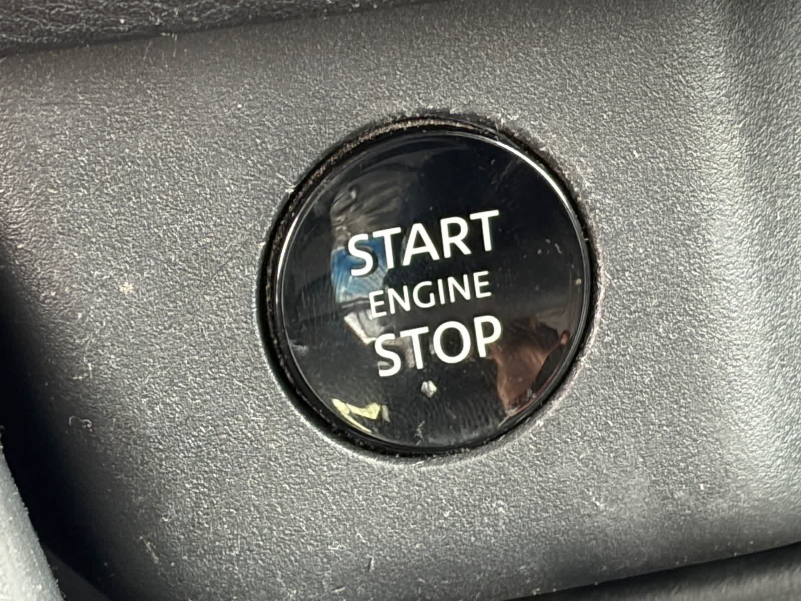 Certified 2025 Nissan Rogue SV AWD/4WD image 18