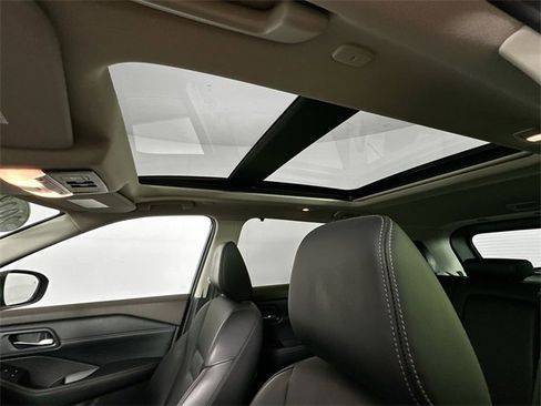 Used 2023 Nissan Rogue SV w/ SV Premium B Package image 19