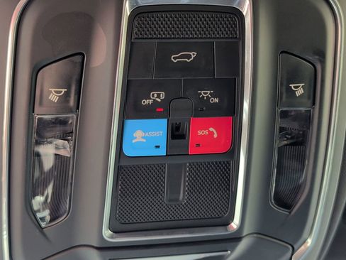 Used 2024 Jeep Wagoneer Series II w/ Flexible Seating Group image 17