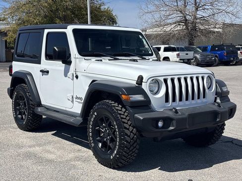 Used 2018 Jeep Wrangler Sport image 7