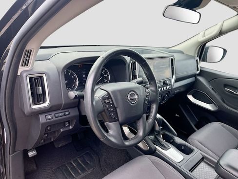 Used 2025 Nissan Frontier SV w/ SV Convenience Package RWD image 9
