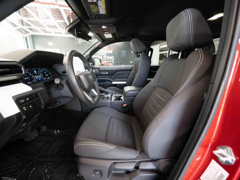 Used 2024 Toyota Tacoma TRD Off-Road image 9