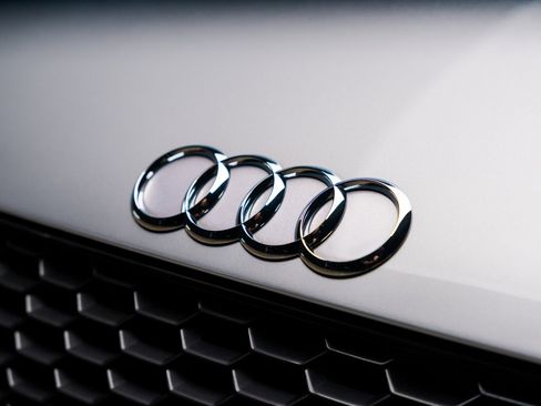 Used 2018 Audi R8 V10 w/ Premium Package image 20