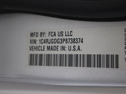 Used 2023 Jeep Grand Cherokee Overland RWD image 47