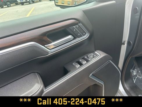 Used 2025 GMC Sierra 1500 SLT AWD/4WD image 16