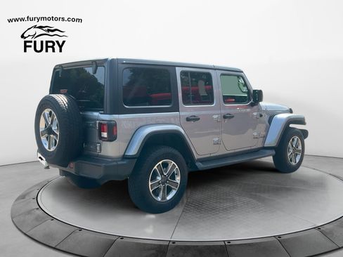 Used 2018 Jeep Wrangler Unlimited Sahara AWD/4WD image 3