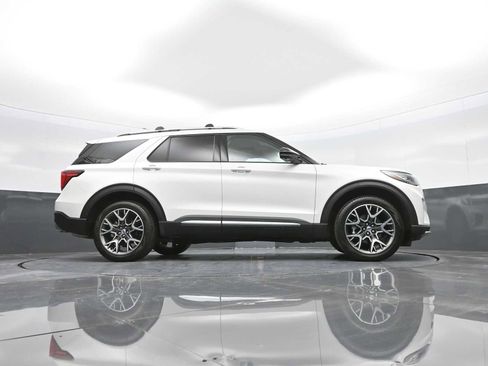 Used 2025 Ford Explorer Platinum w/ Ultimate Package image 41