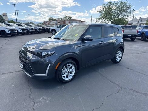 Used 2025 Kia Soul LX w/ LX Technology Package FWD image 3
