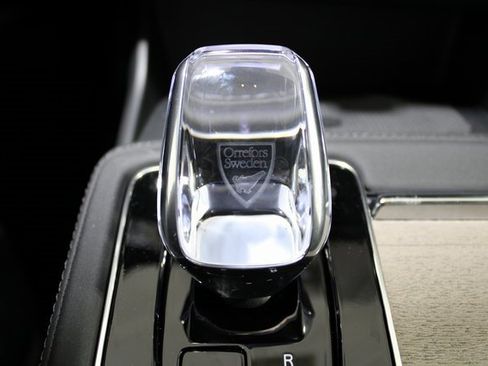 New 2025 Volvo XC90 T8 Plus w/ Protection Package Premier image 17