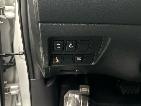 Used 2019 Nissan Pathfinder SV w/ SV Tech Package AWD/4WD image 27