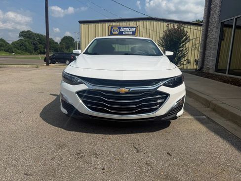 Used 2024 Chevrolet Malibu LS w/ Driver Confidence Package FWD image 3