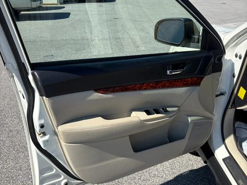 Used 2012 Subaru Outback 3.6R Limited w/ Moonroof Pkg AWD/4WD image 19