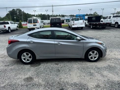 Used 2015 Hyundai Elantra SE FWD image 5