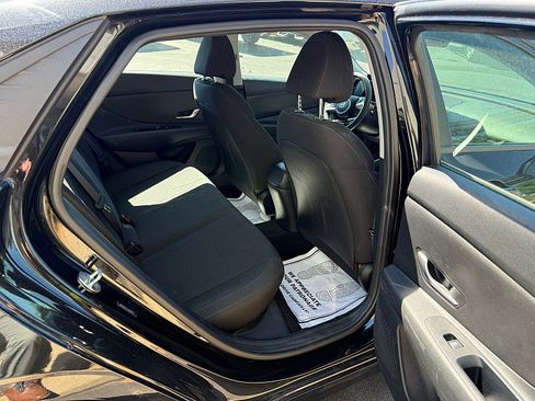 Used 2022 Hyundai Elantra SEL FWD image 13