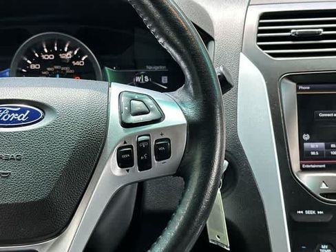 Used 2014 Ford Explorer XLT w/ Equipment Group 202A AWD/4WD image 9