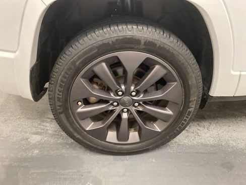 Used 2021 Jeep Cherokee High Altitude AWD/4WD image 32