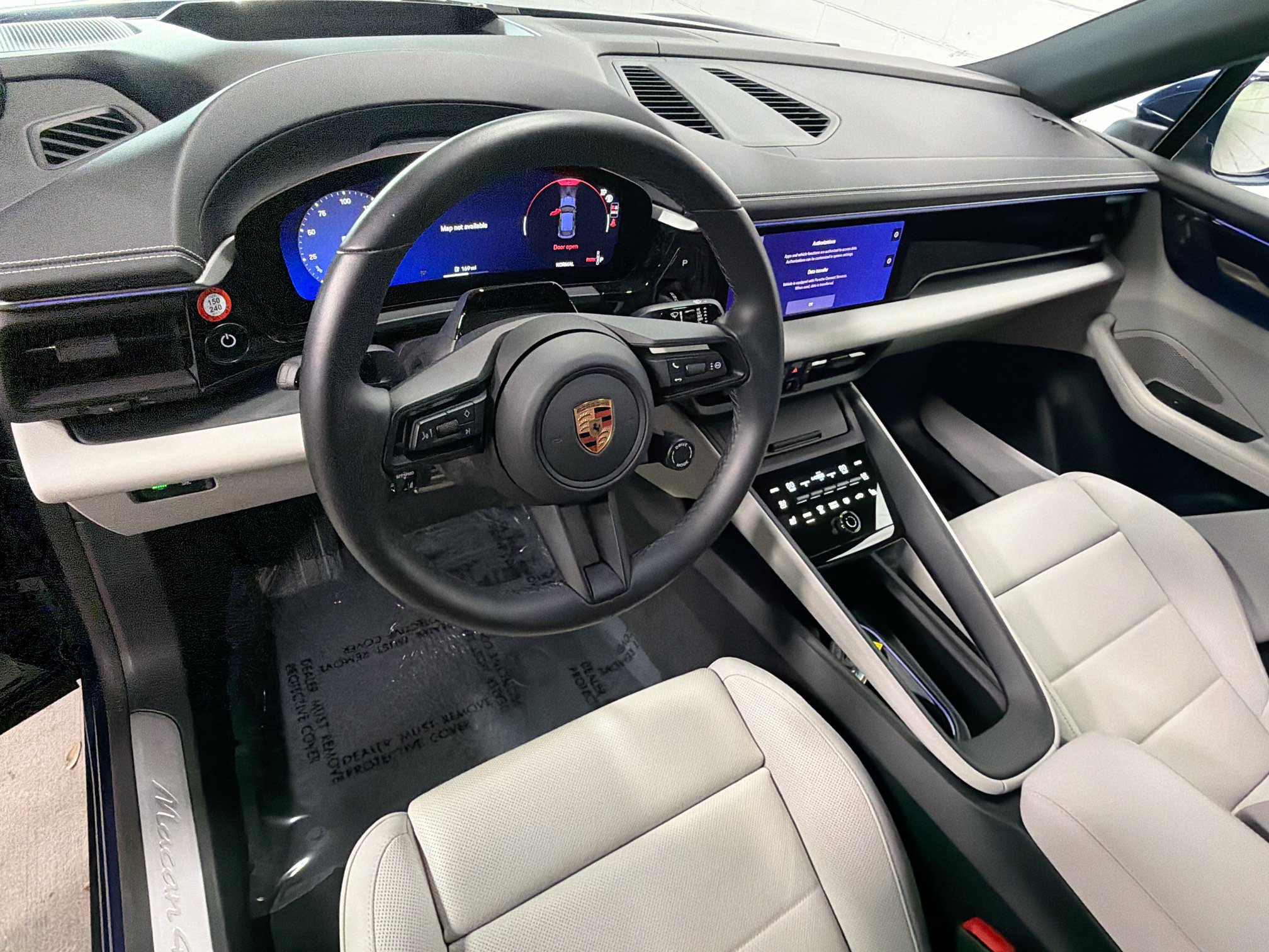 Certified 2026 Porsche Macan 4S Electric AWD/4WD image 4