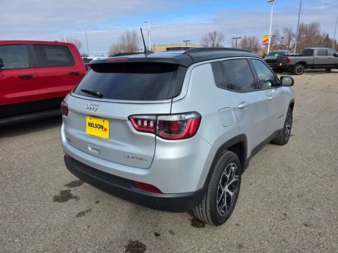 Used 2024 Jeep Compass Limited image 8