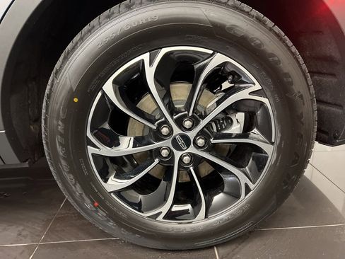 Used 2025 Lincoln Nautilus Premier image 7