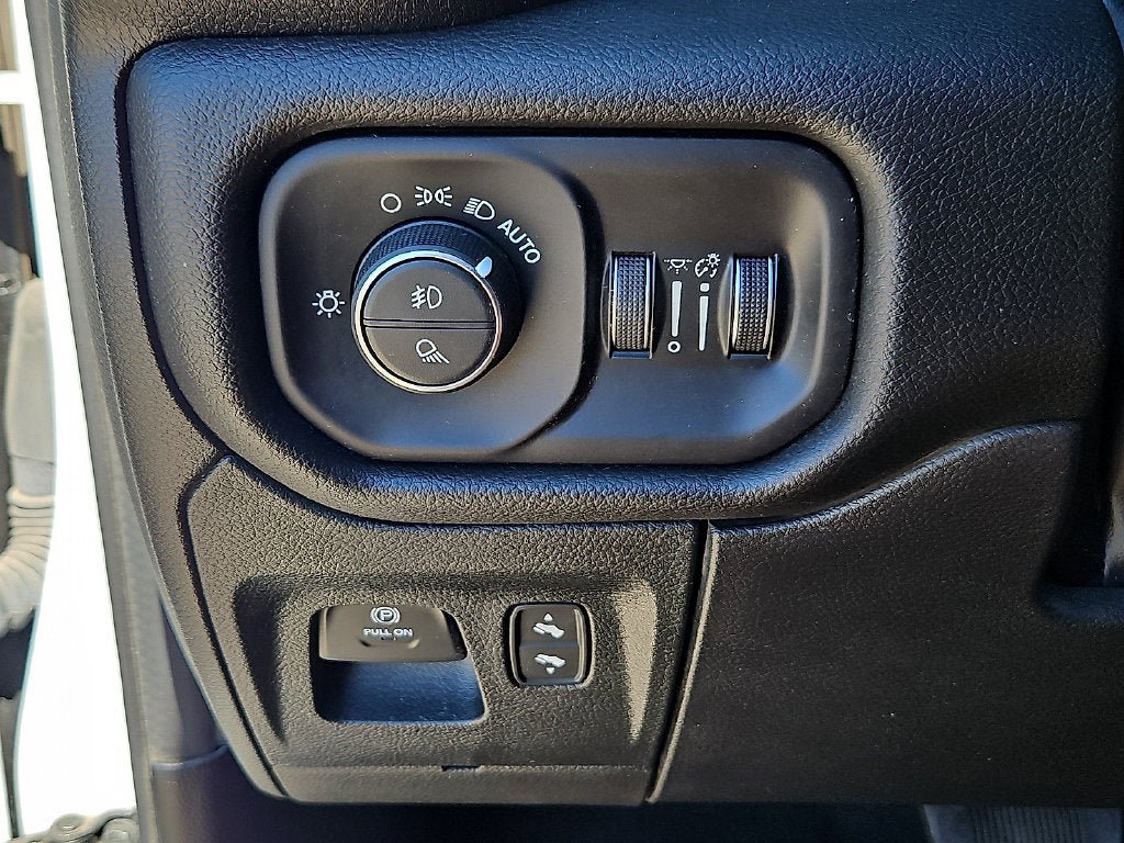 Used 2023 RAM 1500 Laramie RWD image 24