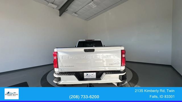 Used 2025 Chevrolet Silverado 3500 High Country w/ Technology Package AWD/4WD image 6