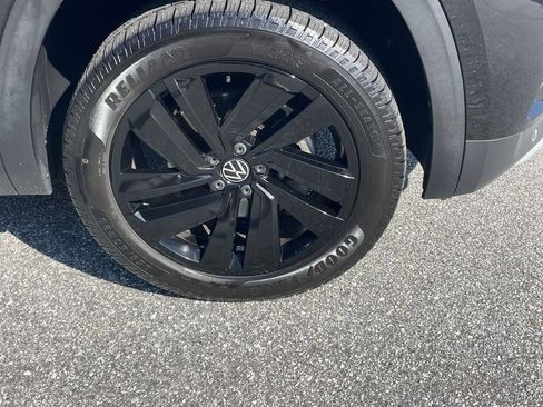 Certified 2022 Volkswagen Atlas Cross Sport SE FWD image 7