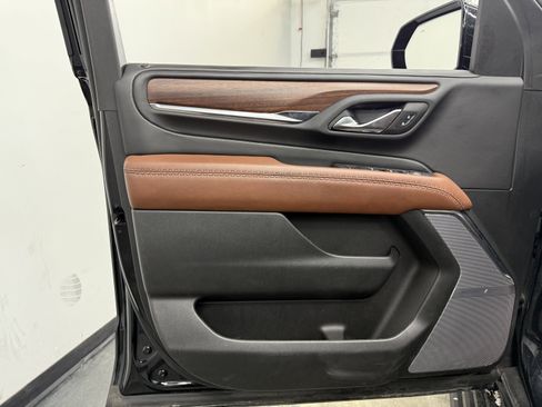 Used 2023 GMC Yukon Denali Ultimate image 9