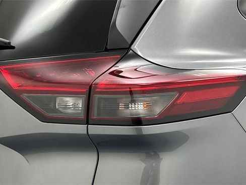 Used 2021 Nissan Rogue S image 24