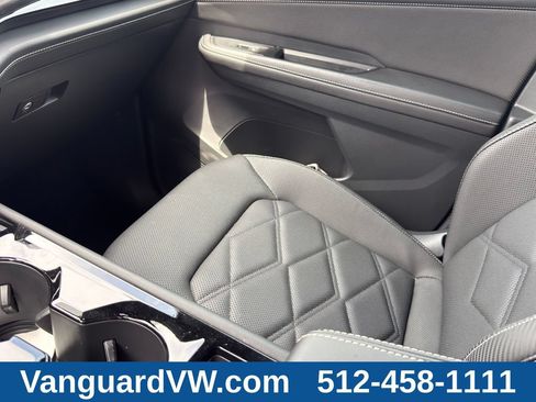 Used 2024 Volkswagen Atlas Cross Sport SE FWD image 21