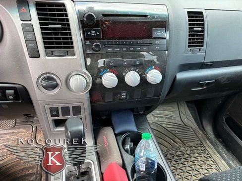 Used 2013 Toyota Tundra 4x4 CrewMax w/ SR5 Pkg image 9