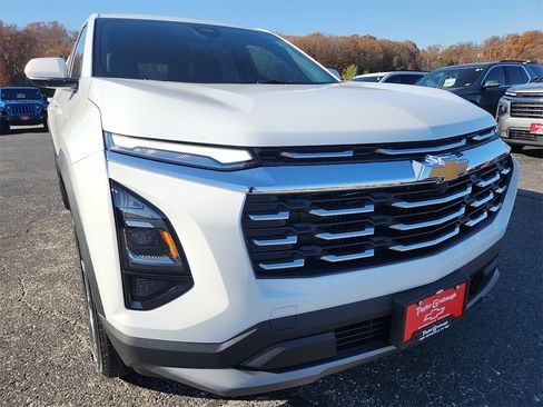 New 2026 Chevrolet Equinox LT w/ Convenience Package II image 11