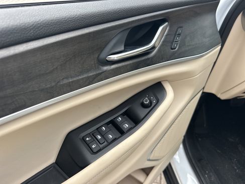 New 2026 Jeep Grand Cherokee L Limited AWD/4WD image 18