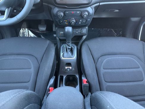 Used 2020 Jeep Renegade Latitude AWD/4WD image 12