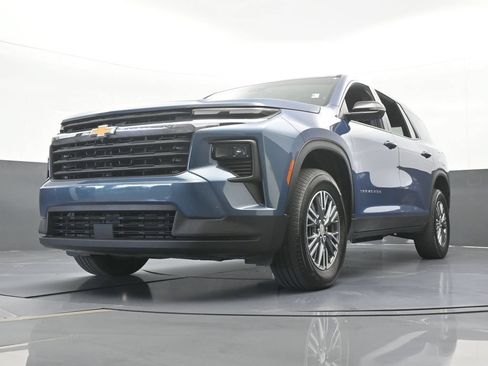 Used 2024 Chevrolet Traverse LS FWD image 65