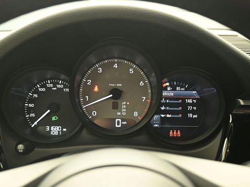 Certified 2024 Porsche Macan S AWD/4WD image 18