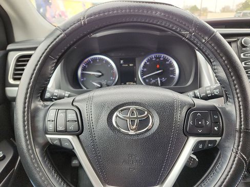 Used 2018 Toyota Highlander Limited Platinum image 18