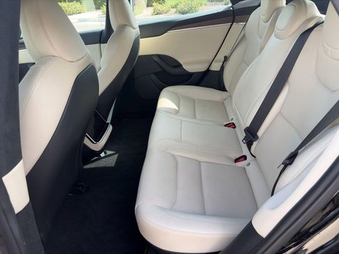 Used 2022 Tesla Model S image 10