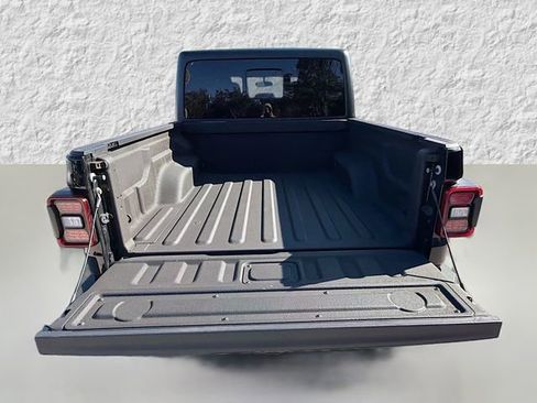 Used 2020 Jeep Gladiator Overland w/ Safety Group image 12