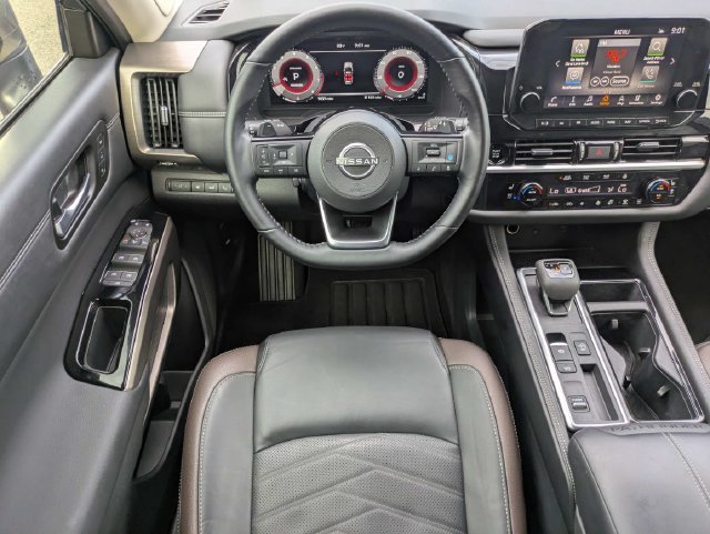 Used 2025 Nissan Pathfinder Platinum w/ Black Appearance Package FWD image 21