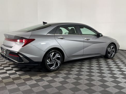 Used 2025 Hyundai Elantra SEL FWD image 7