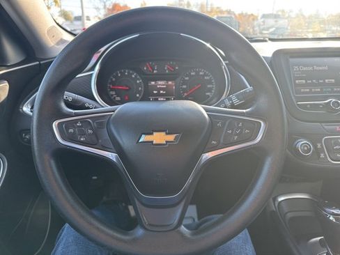 Used 2018 Chevrolet Malibu LT image 19