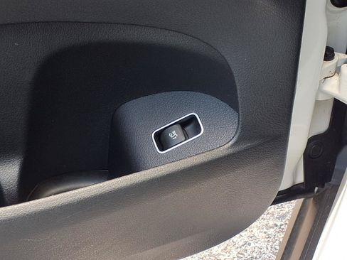Used 2023 Mercedes-Benz GLS 450 4MATIC image 23